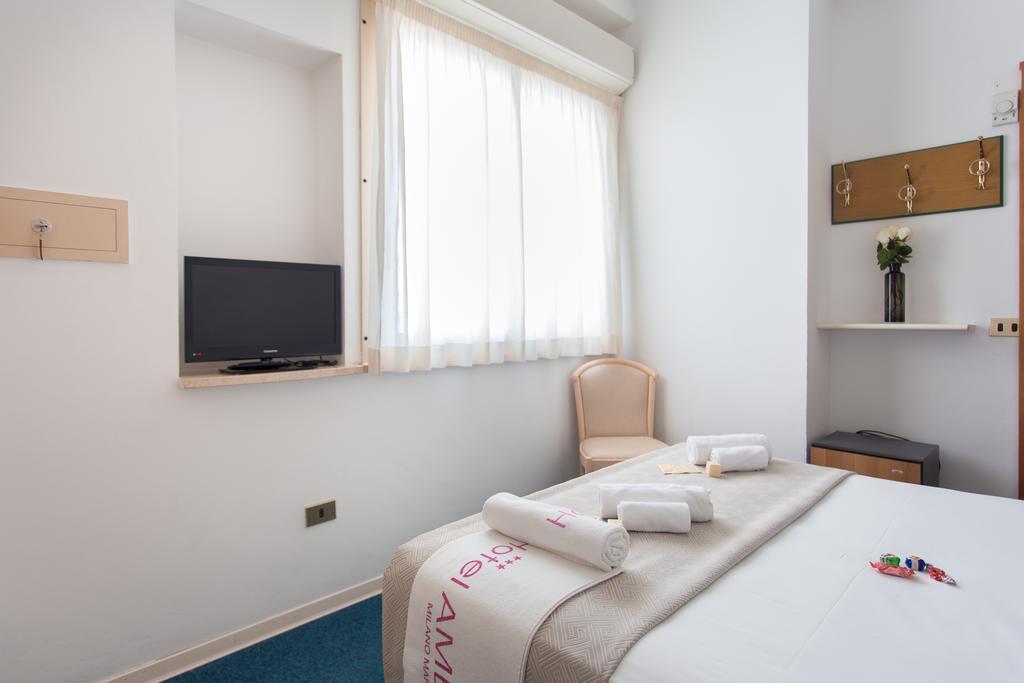 Hotel Ambra Милано Мартима Стая снимка