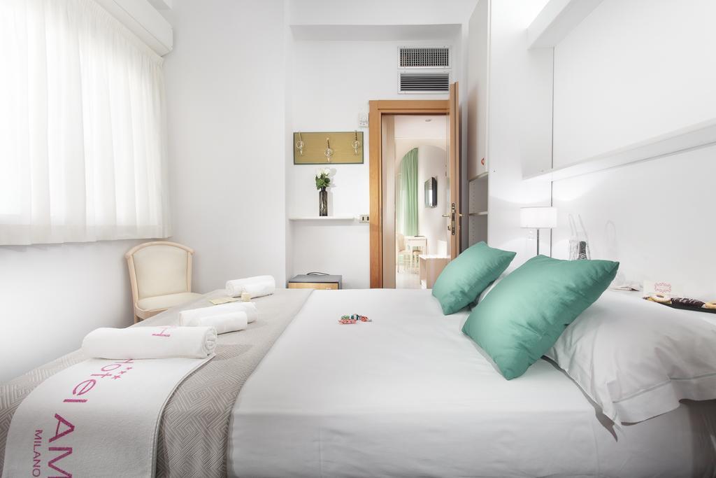 Hotel Ambra Милано Мартима Екстериор снимка