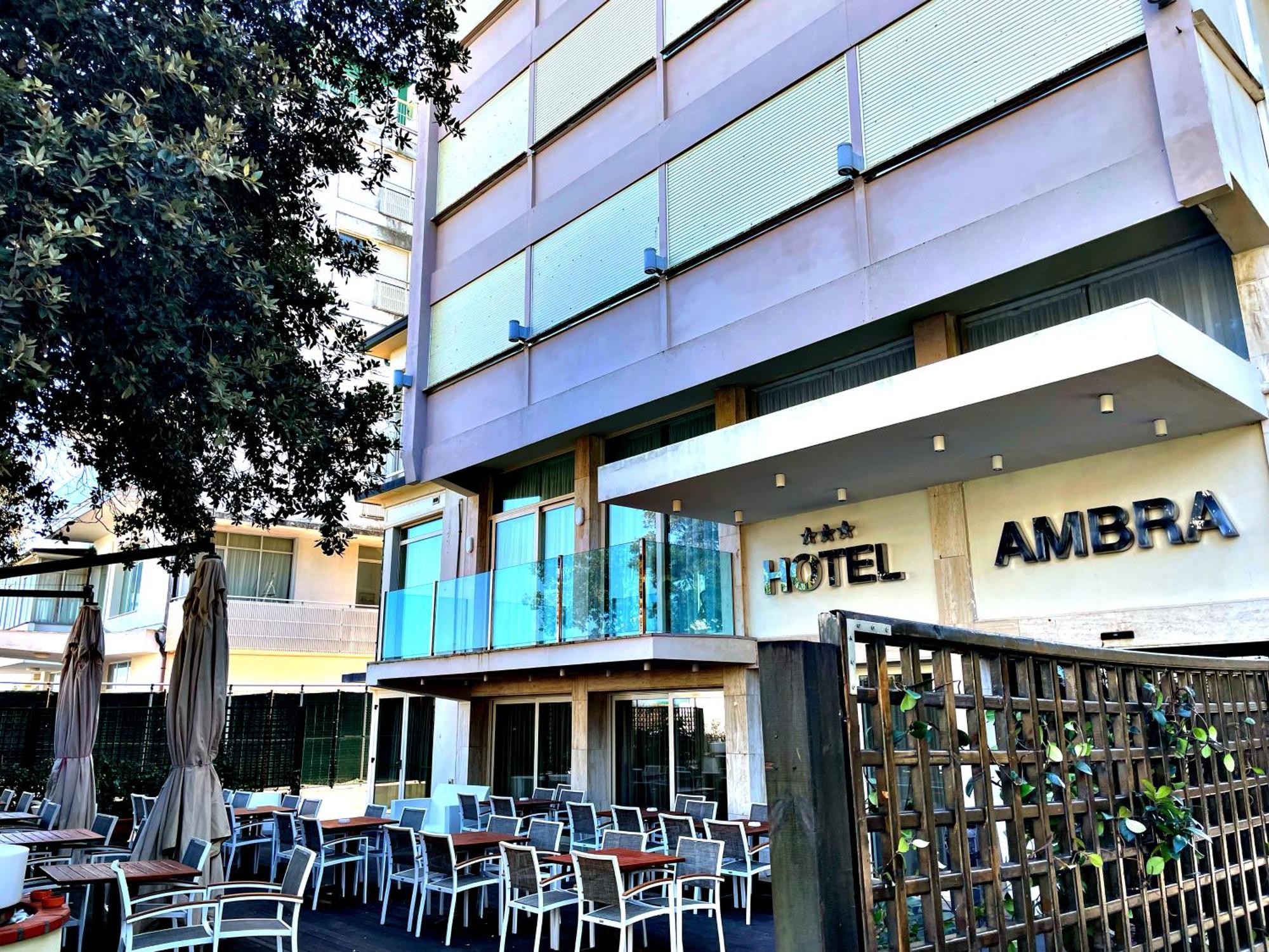 Hotel Ambra Милано Мартима Екстериор снимка