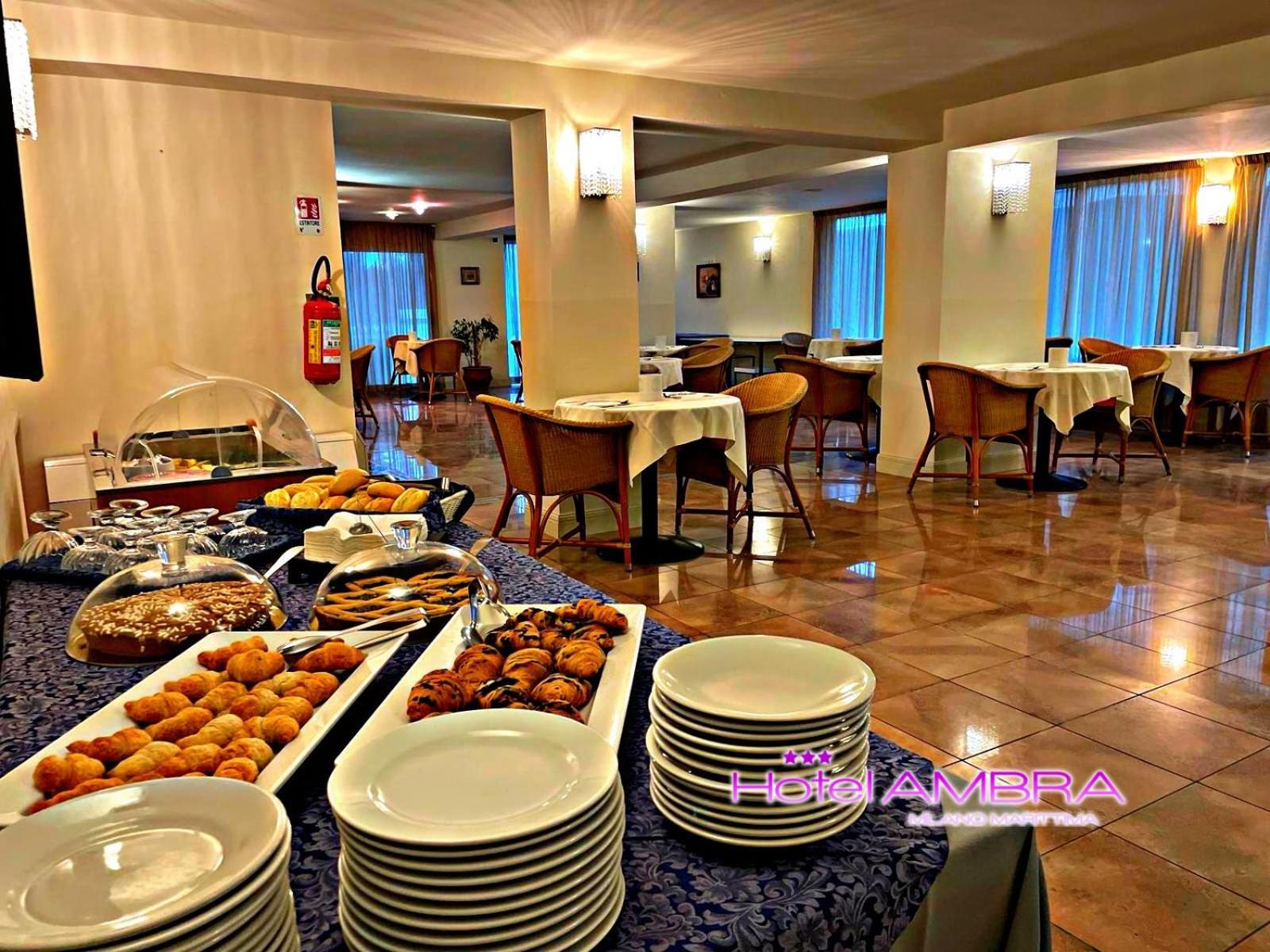 Hotel Ambra Милано Мартима Екстериор снимка