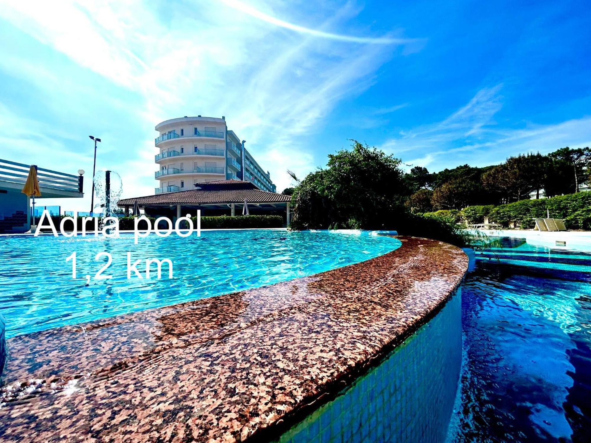 Hotel Ambra Милано Мартима Екстериор снимка