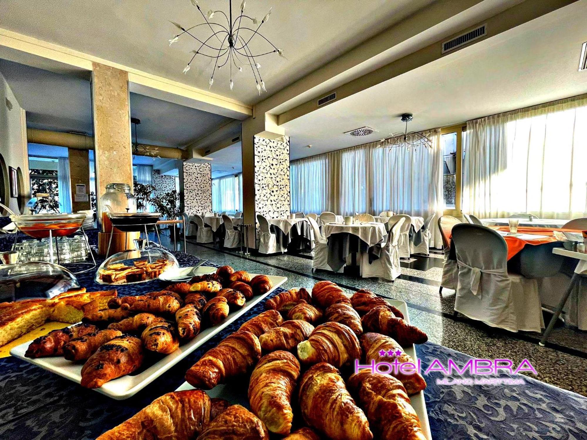Hotel Ambra Милано Мартима Екстериор снимка