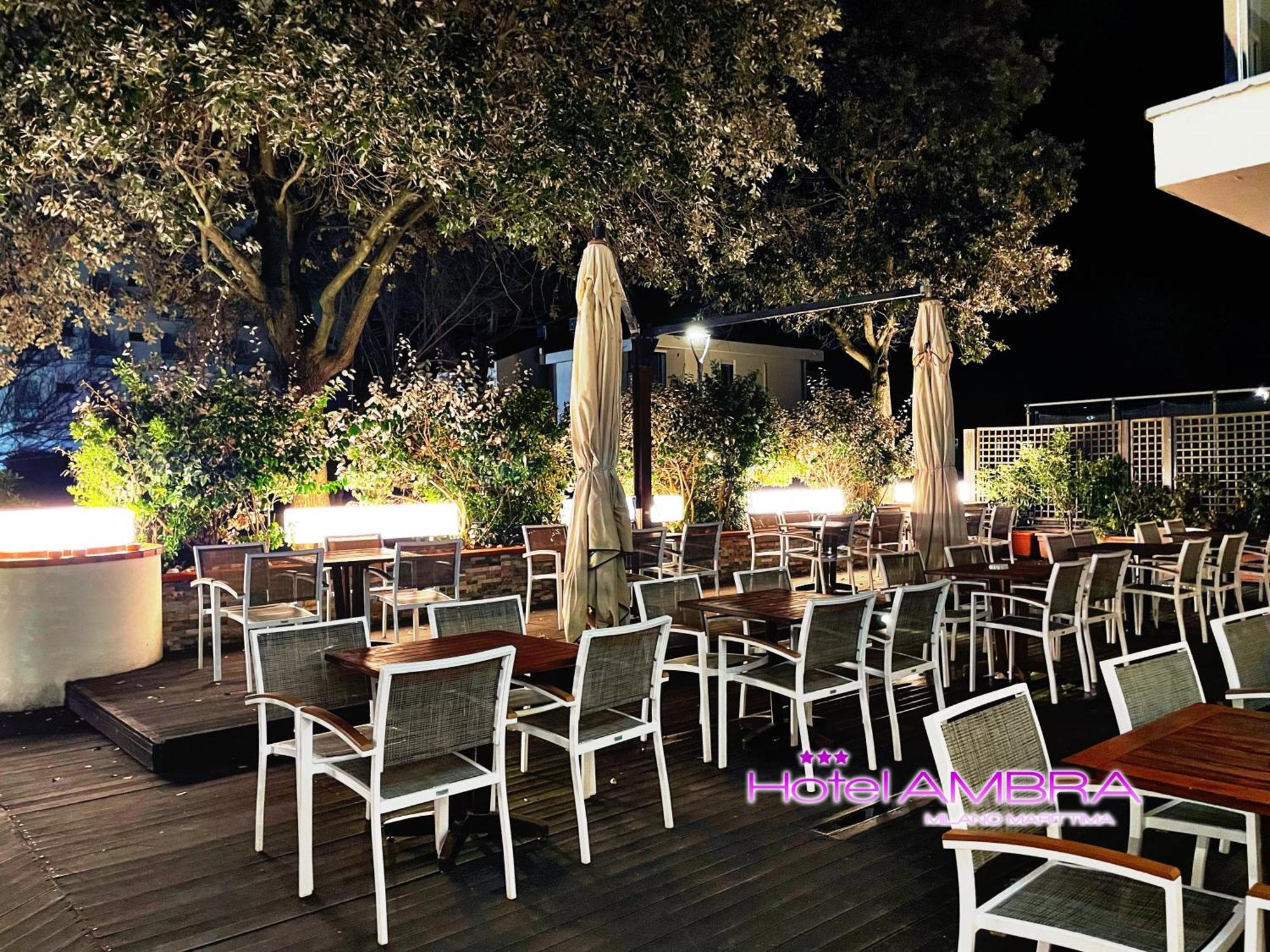 Hotel Ambra Милано Мартима Екстериор снимка
