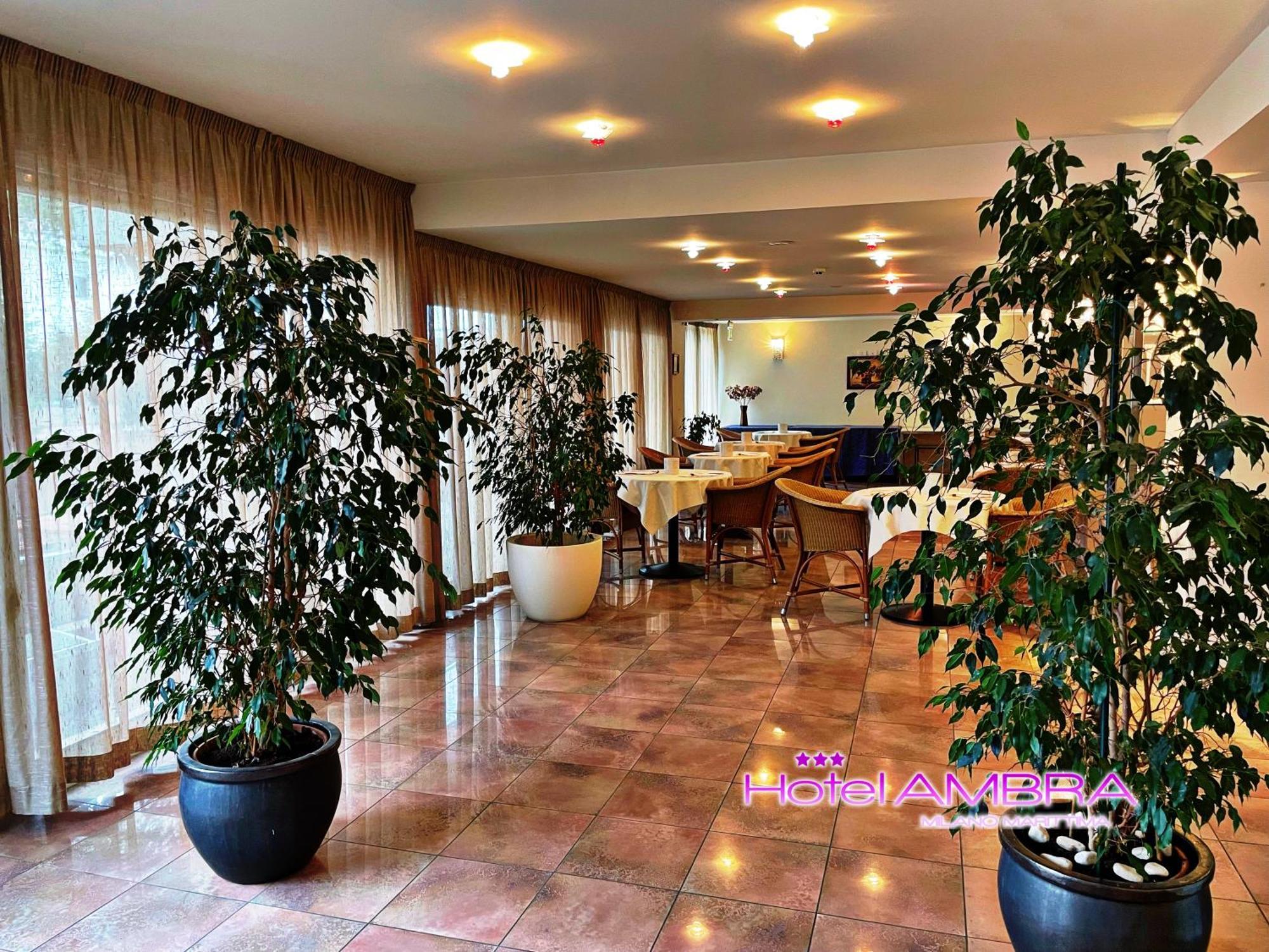 Hotel Ambra Милано Мартима Екстериор снимка