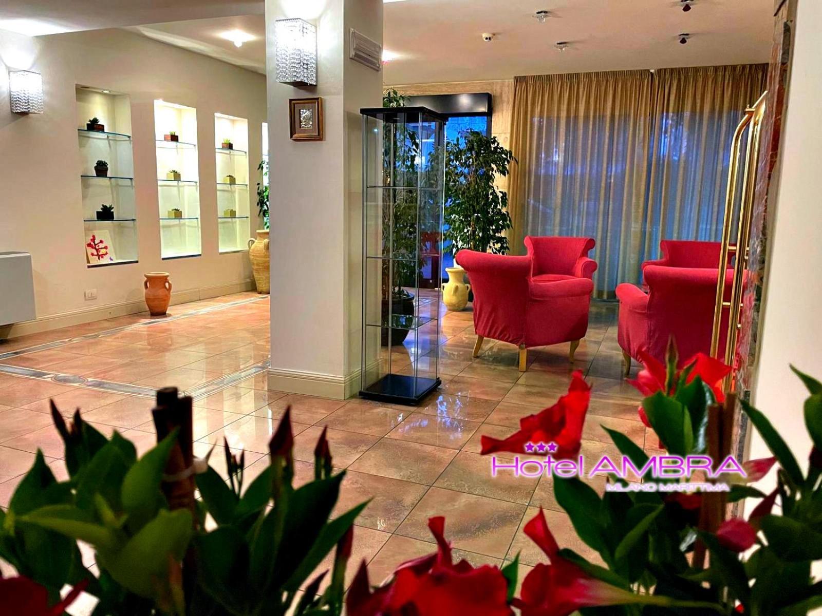 Hotel Ambra Милано Мартима Екстериор снимка