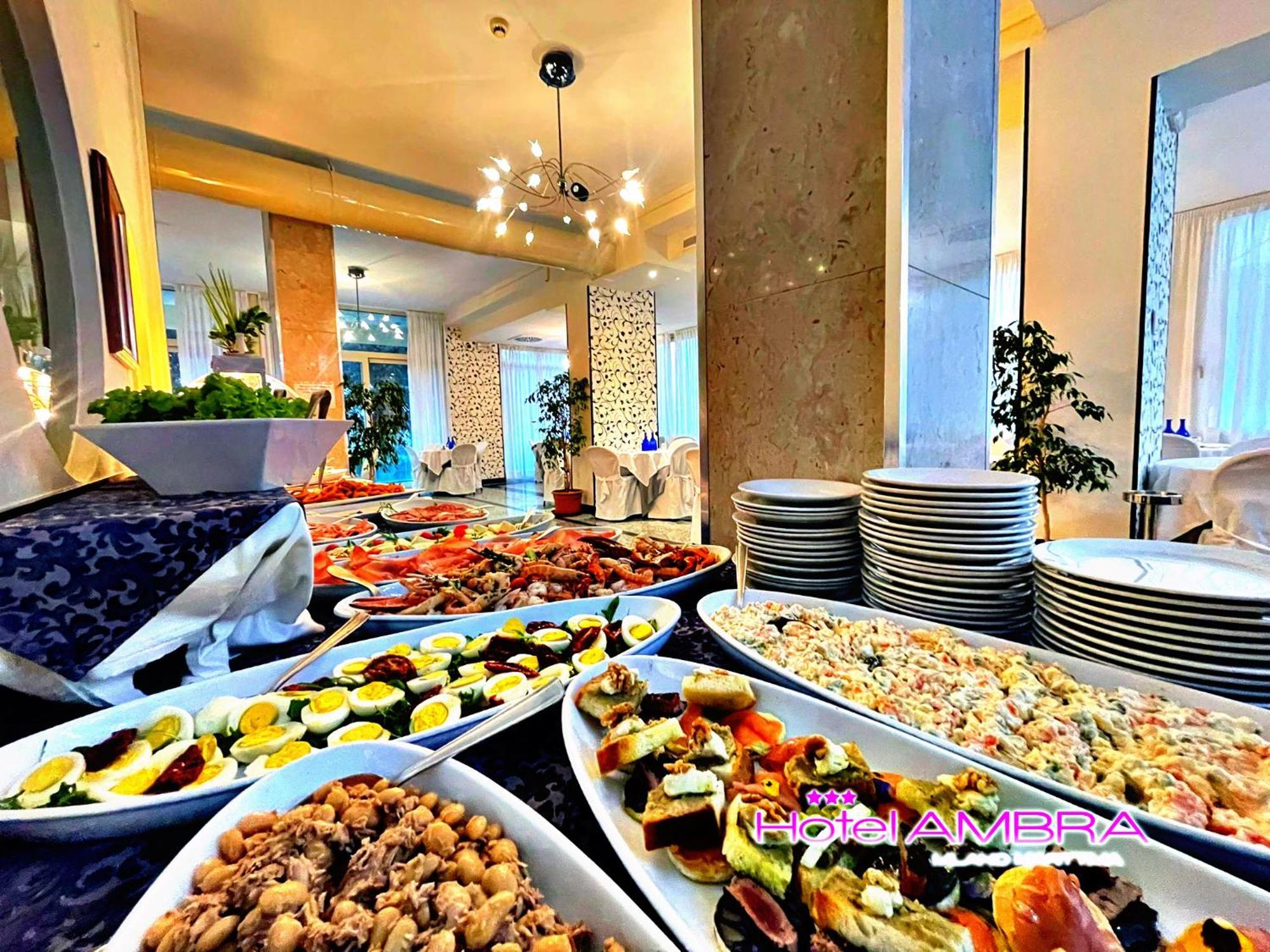 Hotel Ambra Милано Мартима Екстериор снимка