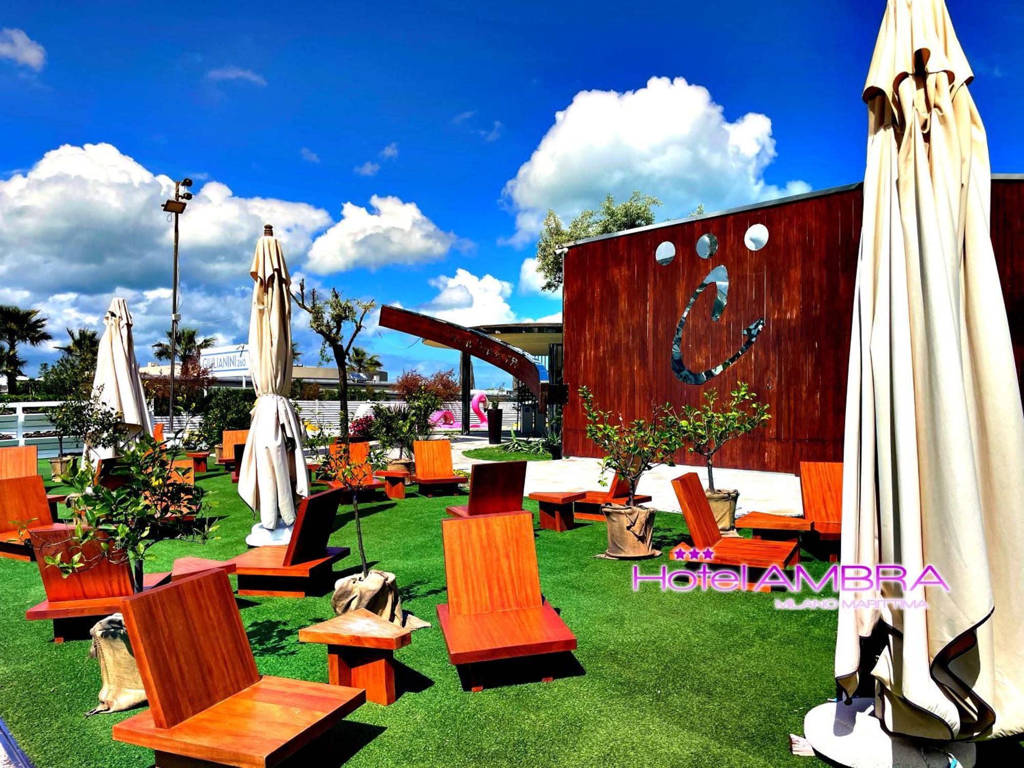 Hotel Ambra Милано Мартима Екстериор снимка