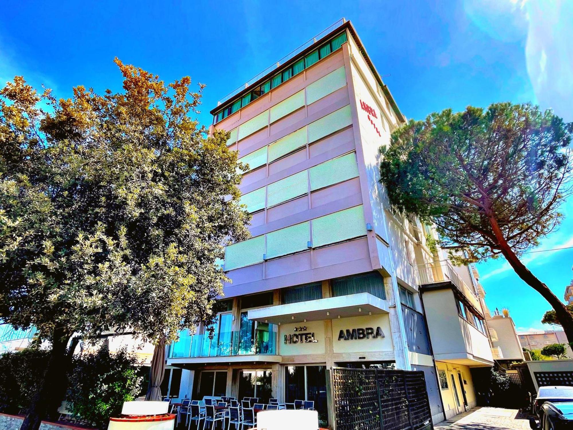 Hotel Ambra Милано Мартима Екстериор снимка
