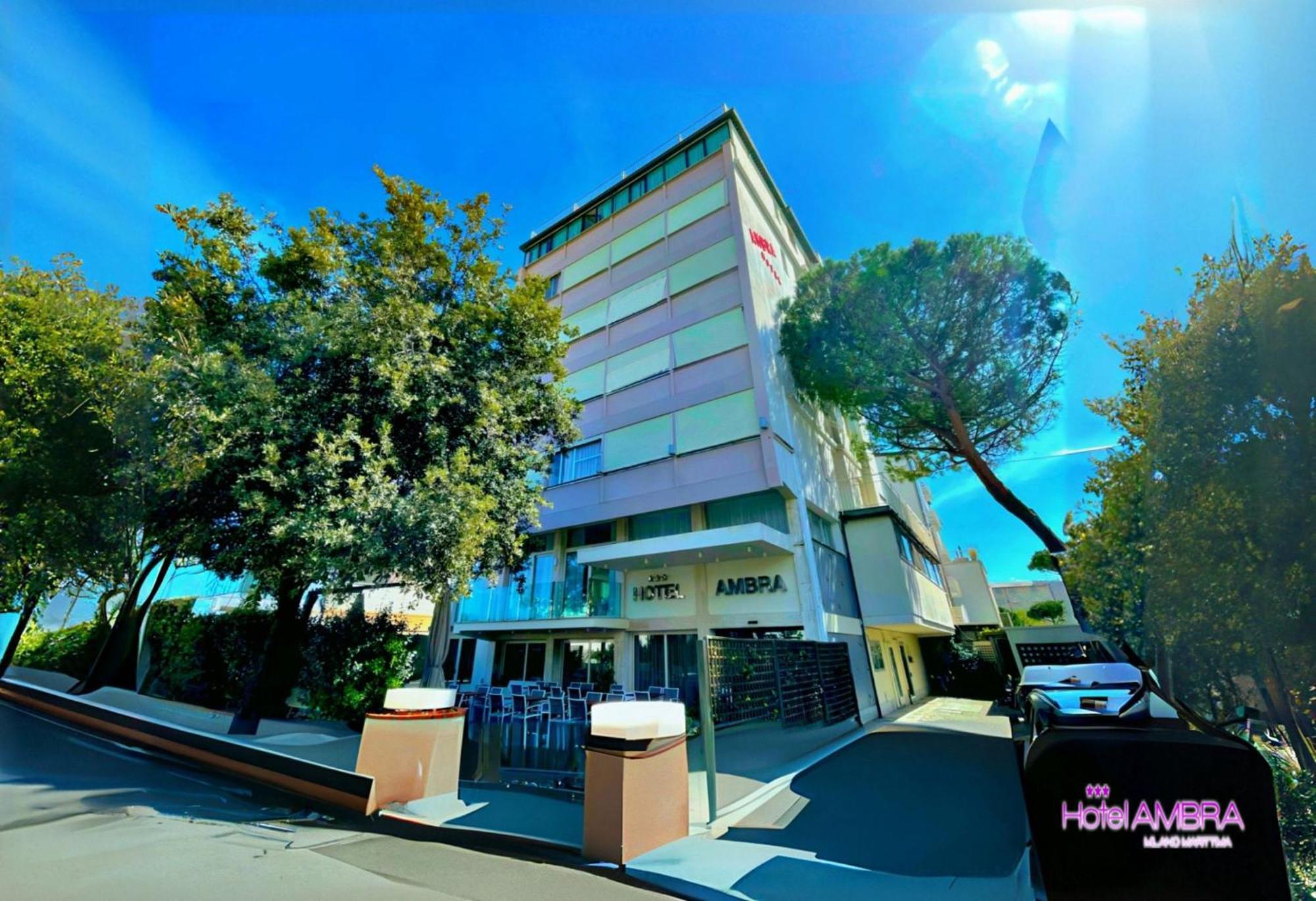 Hotel Ambra Милано Мартима Екстериор снимка