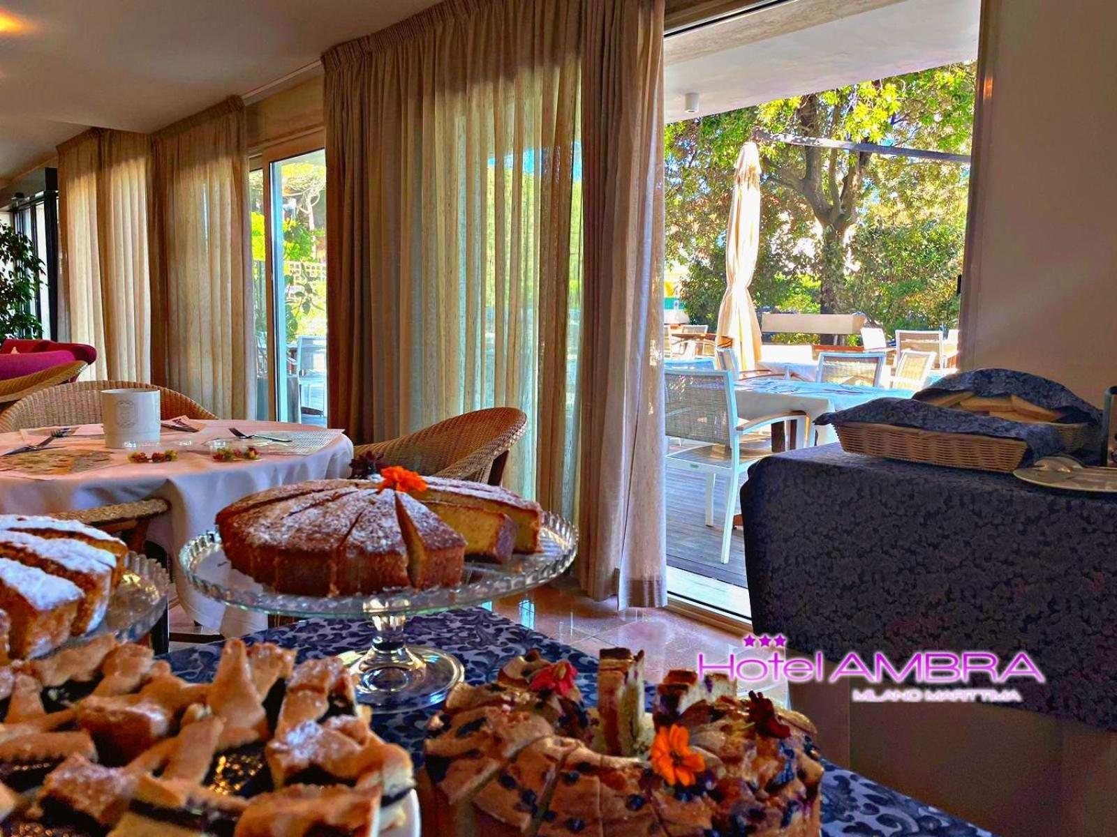 Hotel Ambra Милано Мартима Екстериор снимка