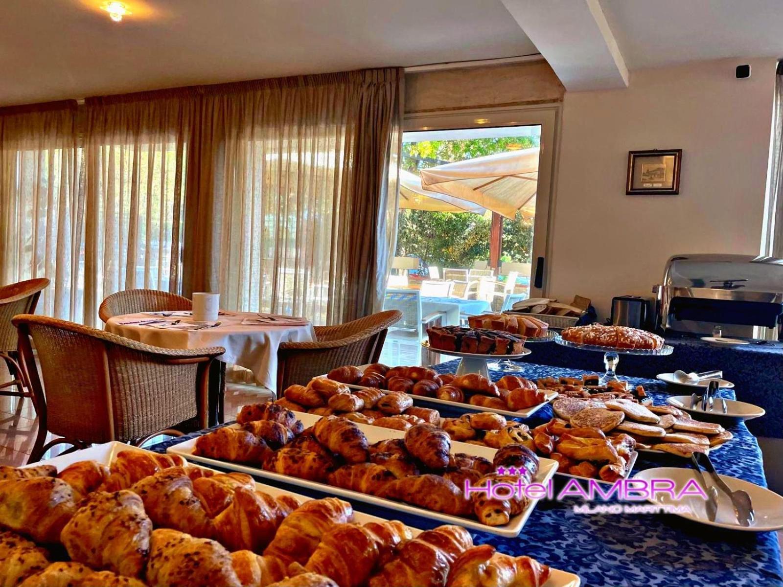 Hotel Ambra Милано Мартима Екстериор снимка