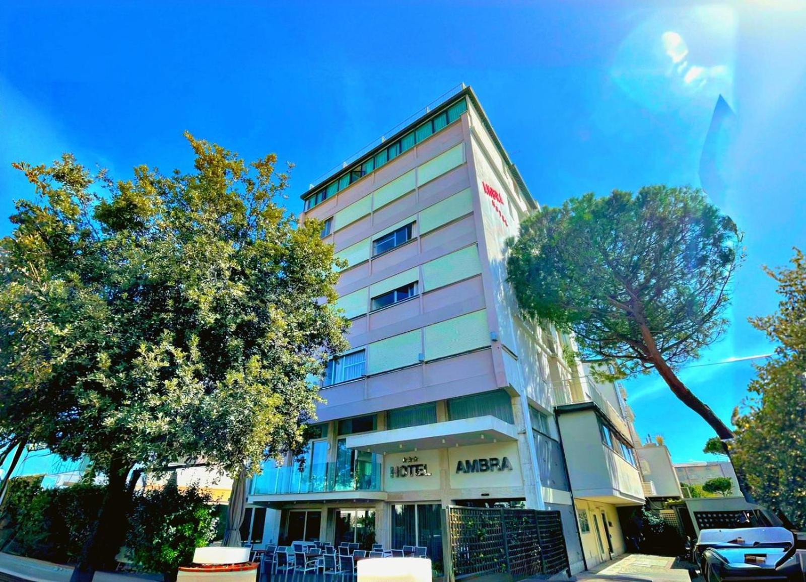 Hotel Ambra Милано Мартима Екстериор снимка