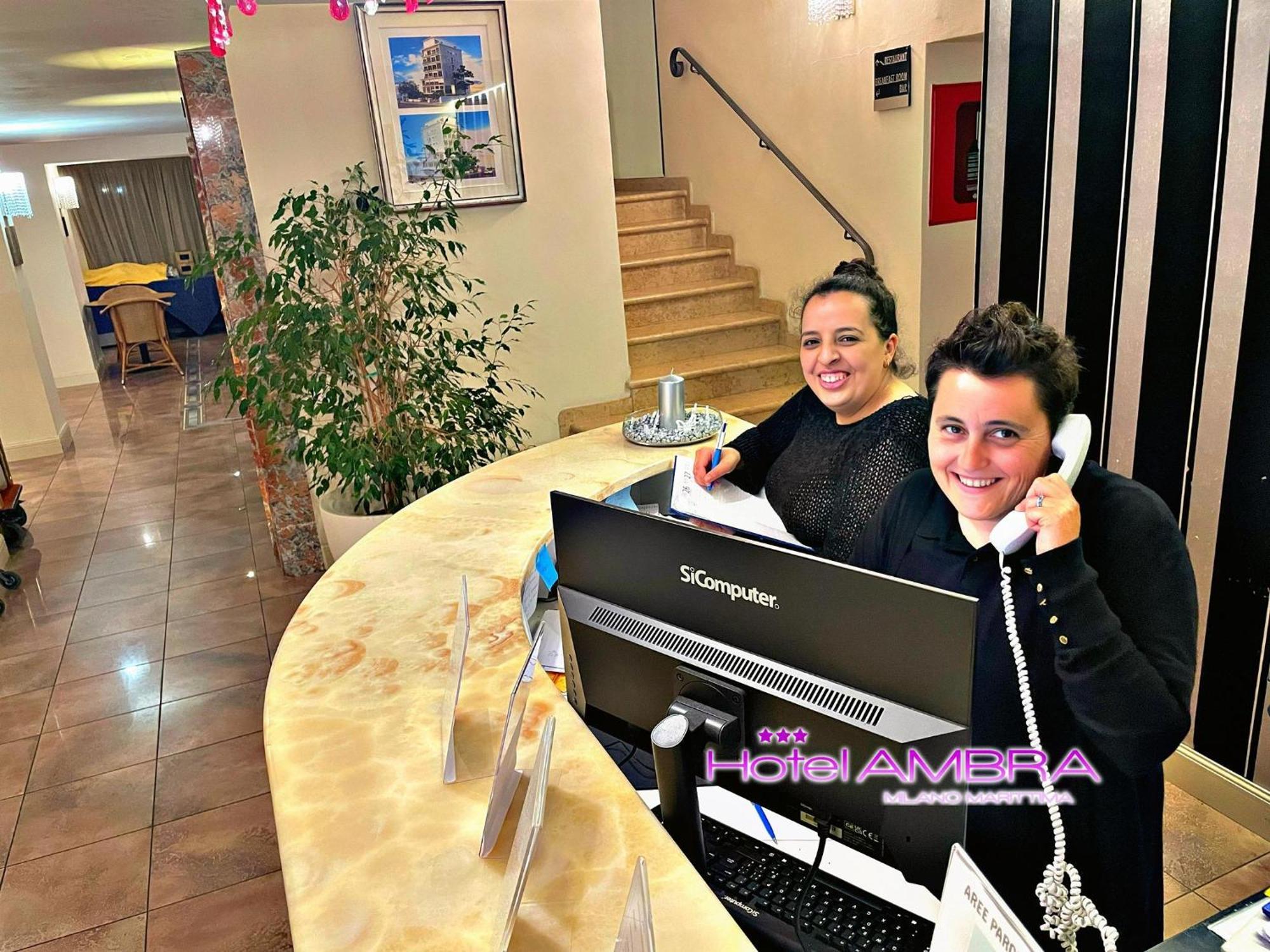 Hotel Ambra Милано Мартима Екстериор снимка