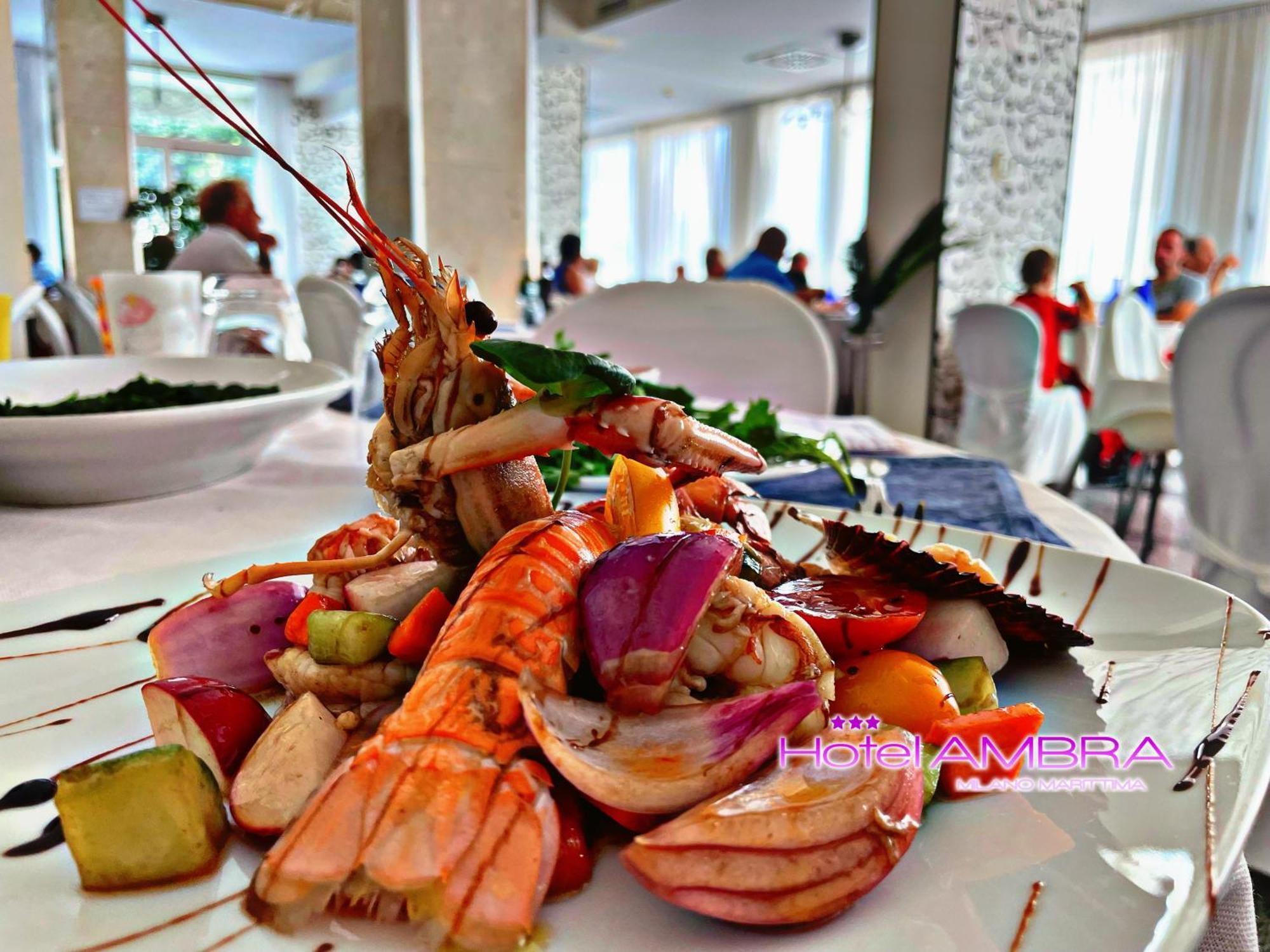 Hotel Ambra Милано Мартима Екстериор снимка