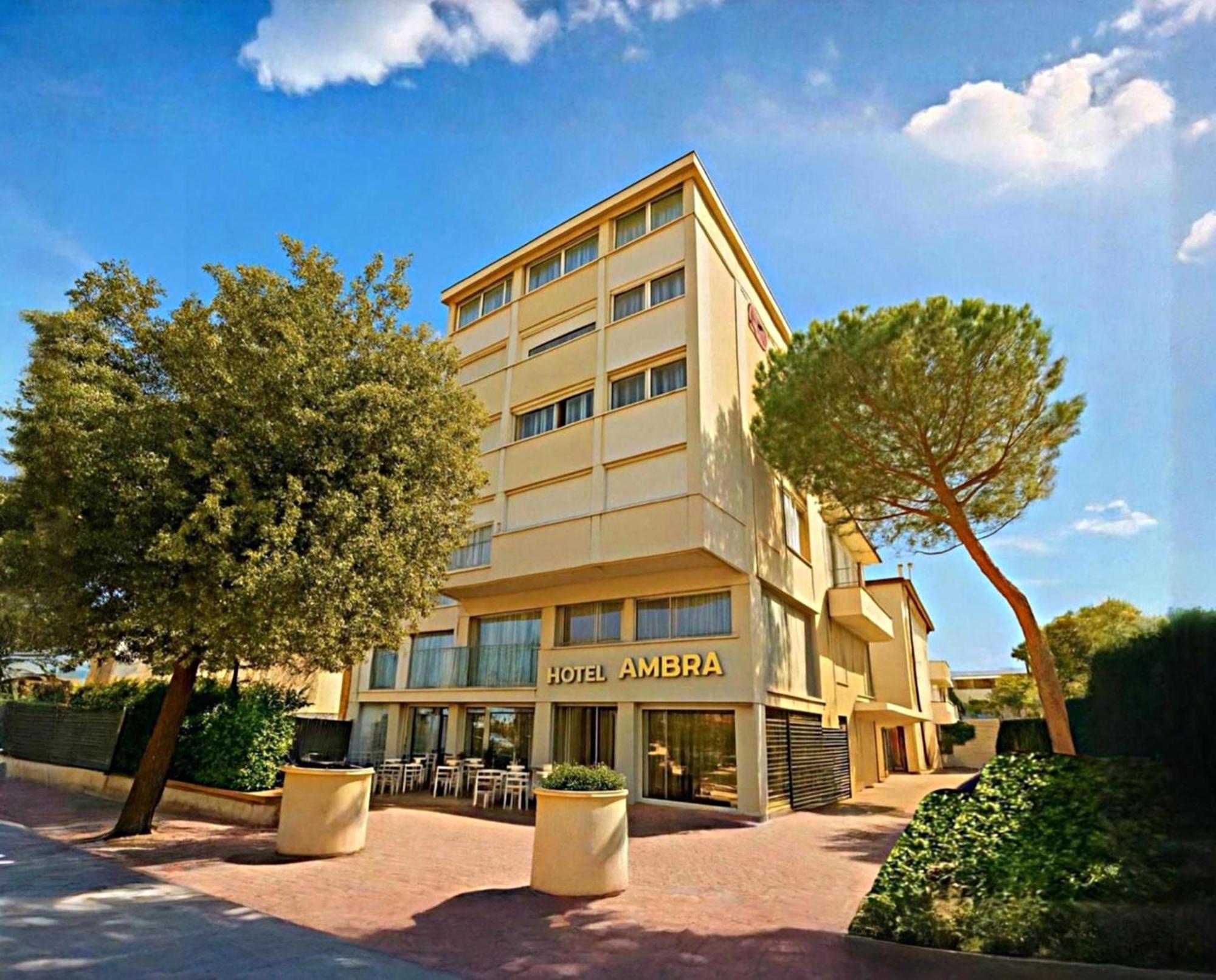 Hotel Ambra Милано Мартима Екстериор снимка