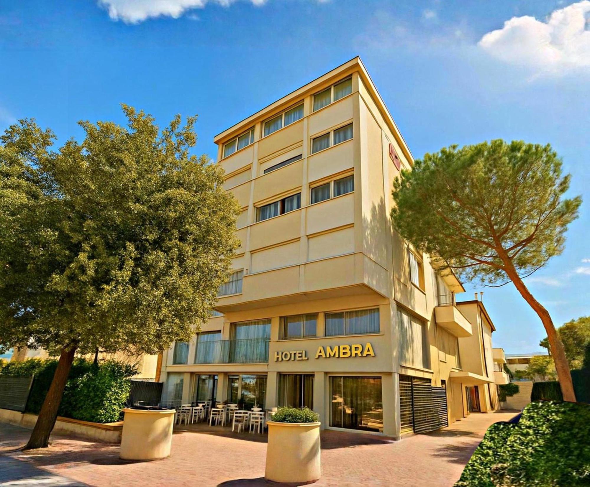 Hotel Ambra Милано Мартима Екстериор снимка
