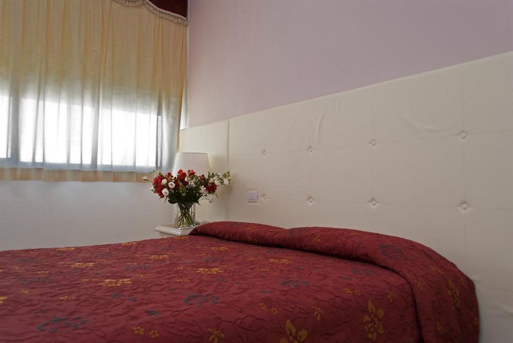 Hotel Ambra Милано Мартима Екстериор снимка